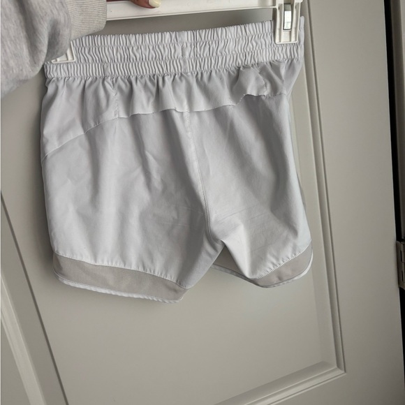 Athleta Mid Rise 4” Short - Picture 7 of 7